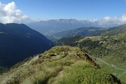 20 Splendida vista sulla Valle del Bitto di Albaredo, verso la Valtellina e le Alpi Retiche